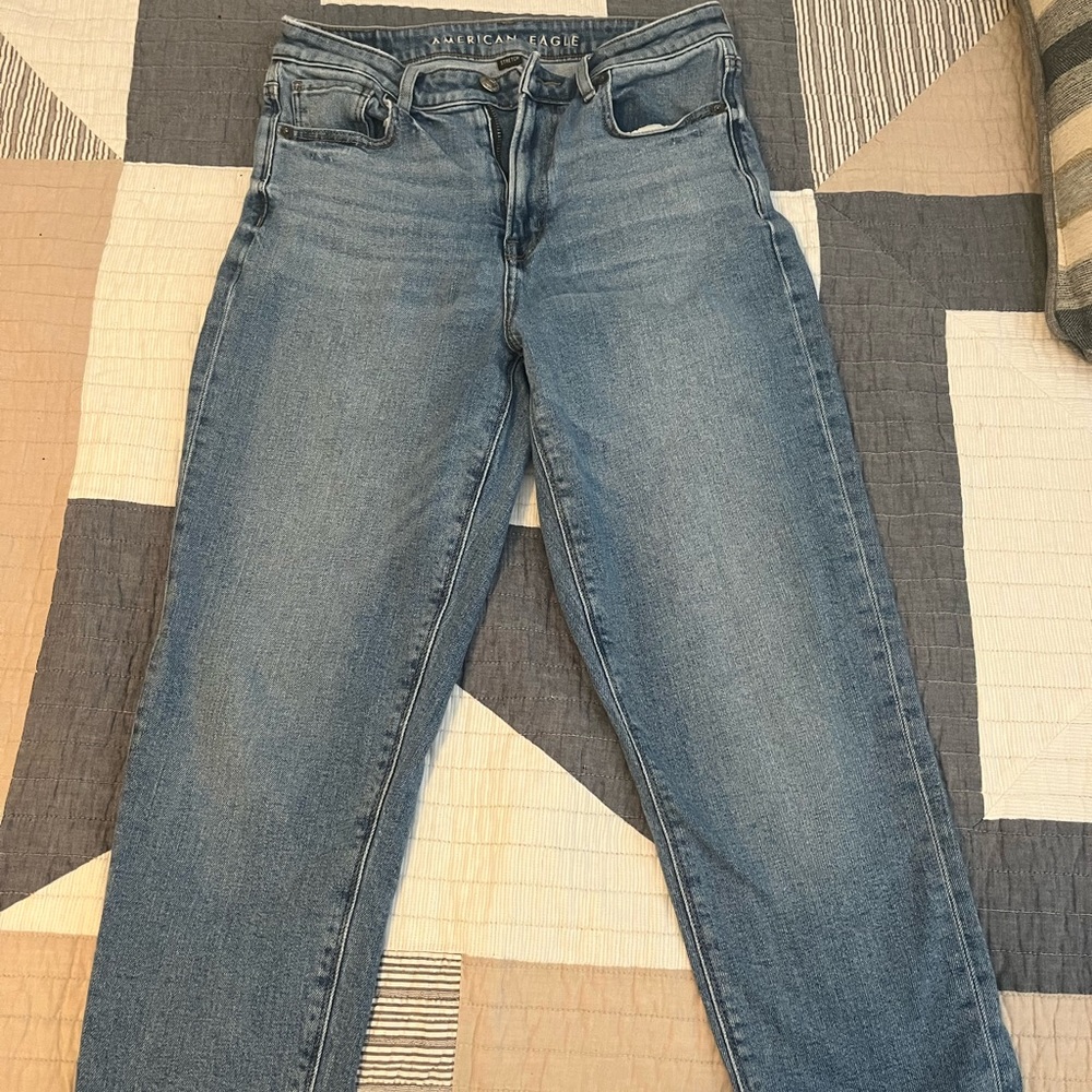 American Eagle High Waisted Mom jeans. Size 2. No flaws